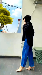 Desain Kemeja Casual Wanita: Kombinasi Pita & Jeans