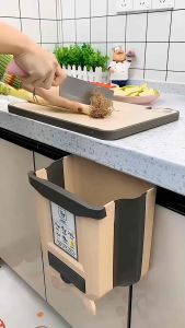 折叠式壁挂垃圾桶  Folding Wall-mounted Trash Can家里有厨房的一定要安排这款折叠壁挂垃圾桶✨，不仅省空间，还特别方便❗ #居家好物.厨房垃圾桶 #