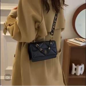 กระเป๋าผู้หญิง กระเป๋าสะพายข้างหน้า หนังนิ่ม สวยงานดี กระเป๋าผู้หญิง กระเป๋าสะพายข้างหน้า