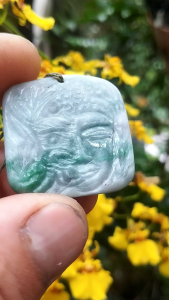 mặt dây chuyền ngọc bích chặm khác thủ công