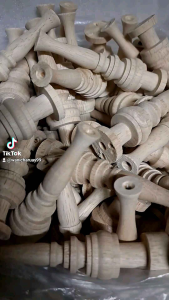 ยอดไม้กลึงเศียรพ่อแก่ขนาดเล็ก ยอดฤาษี ยอดไม้กลึง ยอดชฎา ยอดหมวกเศียรครู ไม้ยางพารา ขนาดกว้าง1นิ้ว สูง 4นิ้ว