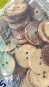 กระดุมกะลา กระดุมไม้ เม็ดกลม ขนาด 25 มม. Wood Buttons