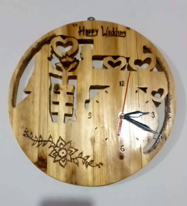 JAM DINDING UKIR MOTIF PELAMINAN.COCOK UNTUK KADO PERNIKAHAN NAMA DAN TANGGAL BISA CUSTOM