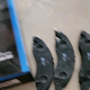 Disped Mobil Isuzu Traga (Fr) D4072M-01 Kampas Rem Cakram MK Disc Brake Pad Dus Biru Hitam