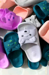 Dép gấu CUTE cho bé gái làm từ nhựa cao su dẻo có đủ size từ 26 đến 35