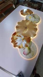 Đồng hồ hoa sen tráng gương tích hợp điện led có điều khiển từ xa