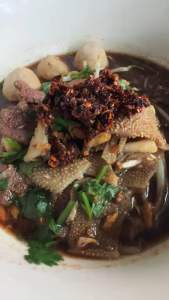 พริกผัดน้ำมัน พริกคั่วดำผัดน้ำมันก๋วยเตี๋ยวเรือ กลิ่นหอม เผ็ด
