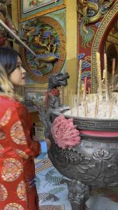 เทียนหอมสีแดง เทียนหอมตรุษจีน กลิ่นมงคล มีให้เลือกหลายกลิ่น