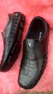 SEPATU KULIT PRIASEPATU MOCCASINSEPATU KERJASEPATU SANTAISEPATU LOAFERSEPATU KEKINIAN.