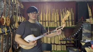 พิณโปร่ง ทรงใบโพธิ์ หัวพญนาค