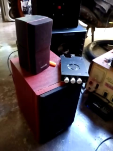 ลำโพง soken 1ตัว เสียงดี ครับ ( มือสอง ) และ แอมป์จิ๋ว โมดิฟาย บลูทูธ เสียบ USB ได้ + หม้อแปลงไฟ ( ของใหม่ ) และ ลำโพง เล็ก 1ตัว ยี่ห้อ ไมโครแลป เสียงดี ครับ ตัวล็อก มันหลุด ครับ ( มือสอง )