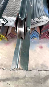 (dài 1.8m) Sắt vê kẽm (3cm 4cm5cm) v mạ kẽm chống rỉ sét chạy bánh xe chạy vê làm cửa lùa khung cửakhung kệ