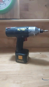 KHOQN PIN.vít pin nhật bãi nati EZ605. THÂN MÁY VỎ PIN. HOẶC FULL BỘ.