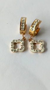 ANTING TITANIUM ANTI KARAT CLIP GARIS PERMATA GOLD