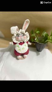 Bé thỏ Tang Tang đeo kính bằng len handmade