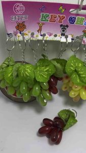 Gantungan kunci anggur karet isi 12pcs buah