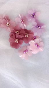 Bunga Organza Cantik: Aksesoris Dekorasi yang Menawan