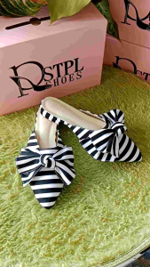 รองเท้าหัวแหลมส้นเตี้ยโบว์แฮนเมด วัสดุทำจากผ้าแคนวาส พื้นสป๊องพาราอย่างดี