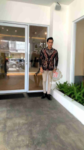 Batik Pria Slimfit Lengan Panjang: Elegan, Mewah & Casual Premium