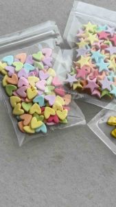 น้ำตาลกัมเพสรูปดาว หัวใจ ใบไม้ใช้ตกแต่งเค้กขนม กินได้แพ็คละ 25 กรัม