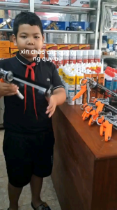 SÚNG BẮN KEO SILICON ENKI CÓ TRỢ LỰC VÀ TỰ NGẮT