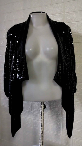 เสื้อุคลุมปักเลื่อมสีดำ เสื้อด้านหน้าตัดเฉียงยาว หลังสั้น ใช้คลุม SIZE S (อักษร 34")