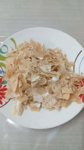 香脆小片虾签,有兴趣可以批发,keropok udangprawns crackers大罐虾签,来自霹雳洲的无染色无防腐剂的虾签 一罐满满,不会说炸不透