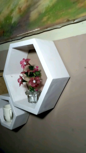 Rak dinding Hexagonal  satu set isi 3pcs rak ambalan 30 cm Rak etetik dengan rak ambalab satu set isi 3pcs + 1ambalan 30cm