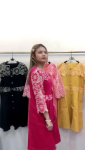 DRESS DENGAN MODEL VINTAGE INI TERBUAT DARI MATERIAL YANG NYAMAN DIKENAKAN DENGAN BAHAN STRETCH PREMIUM KOMBINASI RENDA. DRESS PESTA ULANGTAHUN PERNIKAHAN