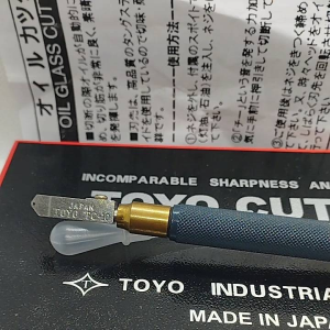 Alat Pemotong Kaca Asli Japan: Oil Glass Cutter Merk Toyo TC 10
