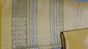 ผ้าไหมล้านนาสีเหลืองจับเซ็ทคู่ผ้าพื้นตัดเสื้อ