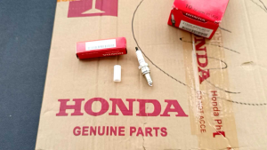 Spark Plug Honda Genuine(Wave125/XRM125/RS125/CB125)