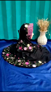Mukena Terusan Dewasa Polino Warna Hitam Bordir Bunga Jasmine Cantik