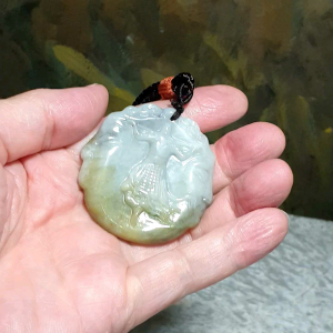 Type A Jadeite light greenish light yellowish & "black fowl" "Monkey King is back" ("Great Victory") pendant 翡翠淡绿黄翡乌鸡大胜(圣)归来吊坠(带证书) 美猴王到处 谁与争锋。