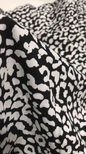 Vải Voan hàn họa tiết da beo trắng đen mềm rũ(khổ 1m5)may đầm váyáo dài áo kiểu thời trang