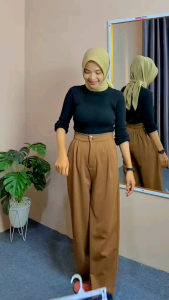 Desain Rok Jeans Kasual: Pilihan Ukuran & Bahan Berkualitas\\n\\n Apa Itu Rok Jeans Teana Skirt?\\n\\nRok jeans Teana Skirt adalah pilihan fashion yang sempurna untuk penampilan kasual Anda. Rok jeans ini memiliki desain belah belakang yang memberikan kesan elegan dan modis. Rok ini tersedia dalam berbagai ukuran, sehingga Anda dapat menemukan pilihan yang tepat untuk penampilan Anda.\\n\\n Mengenal Rok Jeans Belah Belakang\\n\\nRok jeans belah belakang adalah salah satu desain rok jeans yang paling populer saat ini. Desain ini memberikan kesan elegan dan modis, serta memudahkan gerakan Anda saat beraktivitas. Selain itu, rok jeans belah belakang juga dapat memberikan kesan lebih ramping pada penampilan Anda.\\n\\n Variasi Ukuran Rok Jeans Penuh Pilihan\\n\\nRok jeans Teana Skirt tersedia dalam berbagai ukuran, mulai dari S hingga XL. Dengan pilihan ukuran yang lengkap, Anda dapat menemukan pilihan yang tepat untuk penampilan Anda. Pastikan untuk memilih ukuran yang sesuai dengan bentuk tubuh Anda agar penampilan Anda tetap nyaman dan modis.\\n\\n Cara Memilih Rok Jeans Teana Skirt yang Tepat\\n\\nUntuk memilih rok jeans Teana Skirt yang tepat, ada beberapa hal yang perlu Anda pertimbangkan.\\n\\n Pertimbangkan Bahan Jeans Berkualitas\\n\\nPertimbangan utama dalam memilih rok jeans adalah bahan jeans berkualitas. Pastikan bahan jeans yang digunakan memiliki kualitas baik, sehingga rok jeans Anda akan awet dan tahan lama. Rok jeans Teana Skirt menggunakan bahan jeans berkualitas tinggi yang nyaman digunakan.\\n\\n Perhatikan Detail Desain Rok Jeans\\n\\nSelain bahan, detail desain juga perlu diperhatikan dalam memilih rok jeans. Pastikan detail desain seperti belah belakang, kantong, dan kancing sesuai dengan selera Anda. Rok jeans Teana Skirt memiliki desain yang modis dan elegan, sehingga dapat menambah penampilan Anda.\\n\\n Tips Memadukan Rok Jeans Teana Skirt dengan Outfit\\n\\nUntuk memadukan rok jeans Teana Skirt dengan outfit Anda, ada beberapa tips yang dapat Anda coba.\\n\\n Padukan dengan Sepatu Kasual\\n\\nPadukan rok jeans Teana Skirt dengan sepatu kasual seperti sneakers atau loafers untuk penampilan yang kasual dan modis. Jika Anda ingin tampil lebih formal, padukan rok jeans Teana Skirt dengan sepatu hak tinggi atau wedges.\\n\\n Gunakan Aksesoris yang Cocok\\n\\nAksesoris juga dapat menambah penampilan Anda ketika memakai rok jeans Teana Skirt. Padukan rok jeans Teana Skirt dengan aksesoris seperti kalung, gelang, atau anting untuk menambah kesan elegan pada penampilan Anda.\\n\\n Perawatan Rok Jeans Teana Skirt yang Tepat\\n\\nUntuk merawat rok jeans Teana Skirt, ada beberapa hal yang perlu Anda perhatikan.\\n\\n Cara Menyimpan Rok Jeans dengan Baik\\n\\nSimpan rok jeans Teana Skirt dalam lemari yang kering dan tidak lembab. Jangan simpan rok jeans di tempat yang terlalu panas atau terkena sinar matahari langsung.\\n\\n Tips Membersihkan Rok Jeans Tanpa Merusak\\n\\nUntuk membersihkan rok jeans Teana Skirt, gunakan deterjen khusus jeans dan cuci dengan tangan atau mesin cuci dengan mode lembut. Hindari menggunakan pemutih atau bleaching agent yang dapat merusak warna jeans.\\n\\nDengan memperhatikan cara memilih, memadukan, dan merawat rok jeans Teana Skirt, penampilan Anda akan tetap modis dan nyaman. Selamat mencoba!\n}