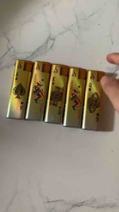 Combo 5cái Quẹt khò tia xanh vỏ kim loại màu Vàng Hình Lá Bài ( bơm ga được khi hết)