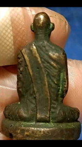 หล่อหลวงพ่อเดิม วัดหนองหลวง รุ่นแรก พิมพ์ฐานสูง พระรูปหล่อโบราณหลวงพ่อเดิม วัดหนองหลวง อ.ท่าตะโก จ.นครสวรรค์ จัดสร้างขึ้นในราวปี พ.ศ.2470-2480 เมื่อคราวบูรณะปฏิสังขรณ์วัดหนองหลวง พระรูปหล่อโบราณหลวงพ่อเดิมรุ่นนี้กล่าวกันว่า เป็นพระรูปหล่อรุ่นแรกของท่าน