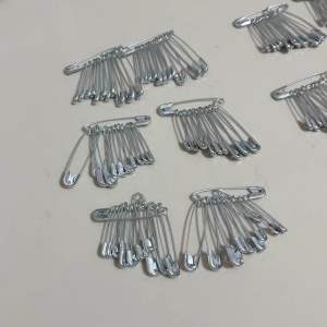 Peniti Stainless isi 24pc: Peniti Tahan Lama untuk Berbagai Kebutuhan