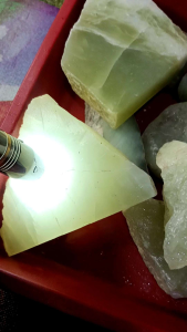 natural bahan batu akik idocrase