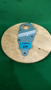 BRACKET ATAU DUDUKAN DINAMO MESIN DIESEL JD300/330 JIANGDONG