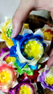 พร้อมส่ง!! เหรียญโปรยทาน ดอกบัวดาวหลากสี คละสี50ชิ้น(ตัวเปล่า)