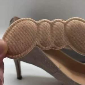 🇲🇾Ready Stock 1pair 10mm High Heel Insoles Anti-wear Stickers Protector Pad Womens Foot Insert Anti-Slip Adjust Size