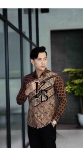 Rakasuci Kemeja Batik Pria Lengan Panjang Modern Katun Premium Warna Brown