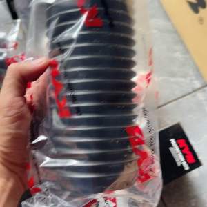 KYB กันฝุ่น+กันกระแทก โช้คอัพหน้า Chevrolet Captiva C100-C140 จำนวน 4 ชิ้น ซ้าย-ขวา SB1083/SB2045