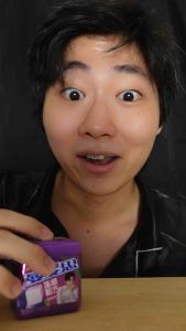 Mentos Ice Cube Sugar-Free Chewing Gum (Tropical Fruit Grape and Classic Mint Flavor) - 46g