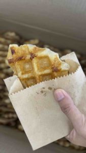 บรรจุ 5 ชิ้น 🥐ครอฟเฟิล ครัวซองค์ 🥐 เคลือบคาราเมล ✅ นำไปอุ่นแล้วทานได้เลย