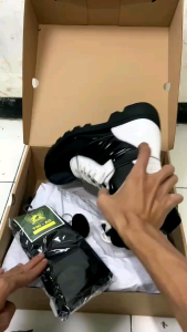 MISIL sepatu PDL FEAT model ULT hitam putih kilap