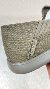 Sepatu Crocs Desain Stylish: Sepatu Crocs Santa Cruz Delux & Sepatu Slip On Pria