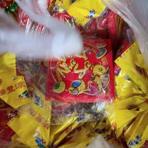 Miếng dán chữ Tết Vạn Sự Như Ý Tài Lộc trang trí lễ tết bánh trưng vòng hoa